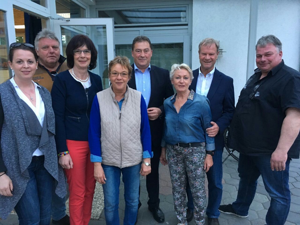 Uwe Lagosky mit den Angehörigen des CDU Ortsverbandes